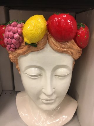 Vaso testa donna frutta decorata