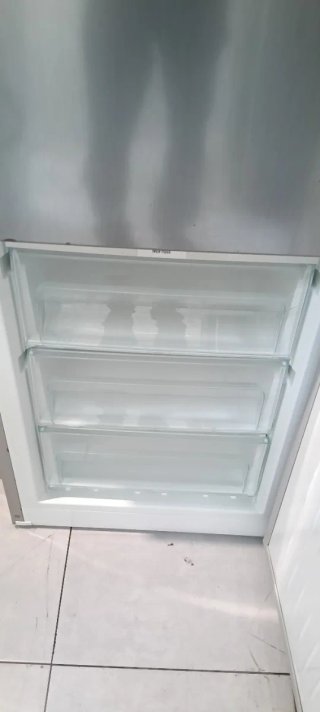 Nevera Liebherr plateada 200 x 60