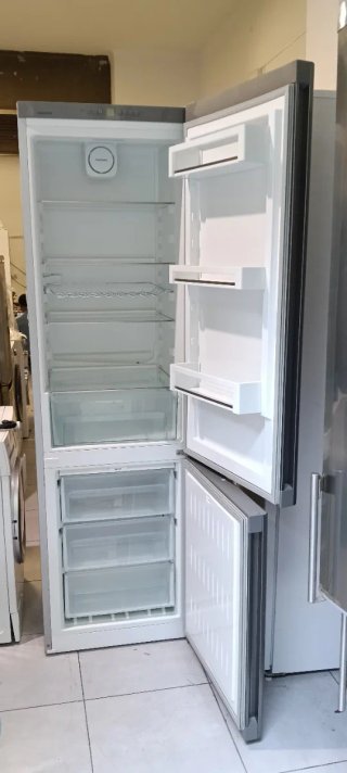 Nevera Liebherr plateada 200 x 60
