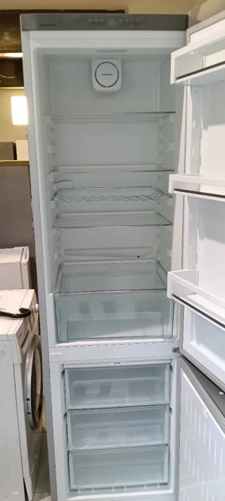 Nevera Liebherr plateada 200 x 60