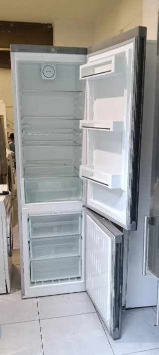 Nevera Liebherr plateada 200 x 60