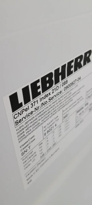 Nevera Liebherr plateada 200 x 60