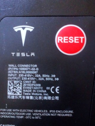Cargador Tesla WALL CONNECTOR  ELÉCTRICO  Y HíBRID
