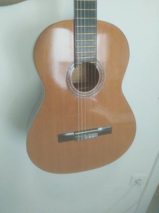 Guitarra Alhambra 1972 sin grietas ni reparaciones