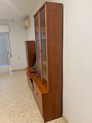 Mueble de salón madera y cristal