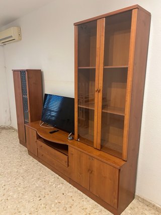 Mueble de salón madera y cristal
