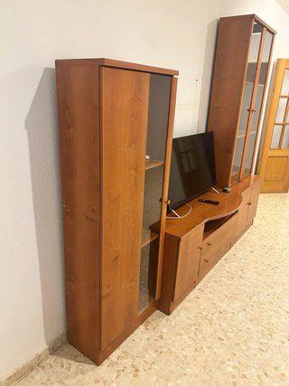 Mueble de salón madera y cristal