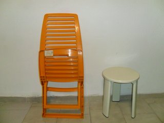 LOTE DE SILLA PLAYERA Y TABURETE POR 10 €