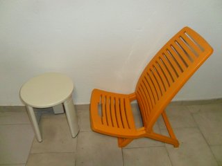 LOTE DE SILLA PLAYERA Y TABURETE POR 10 €