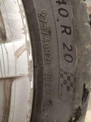 Llantas cayenne con Michelin 275/40/20 106Y