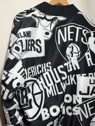 Chaqueta New Era NBA All-Over Print