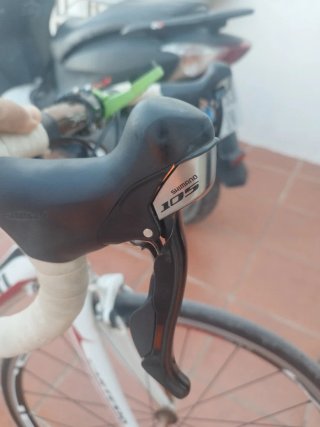 Bicicleta de carretera Guerciótti Cartesio carbono