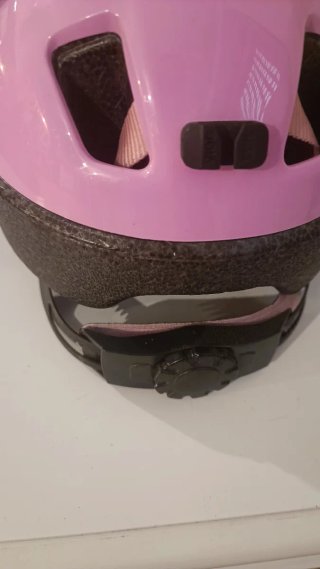 Casco rosa bambina con disegno croce