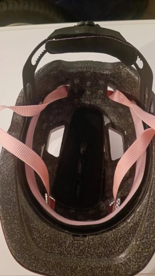 Casco rosa bambina con disegno croce