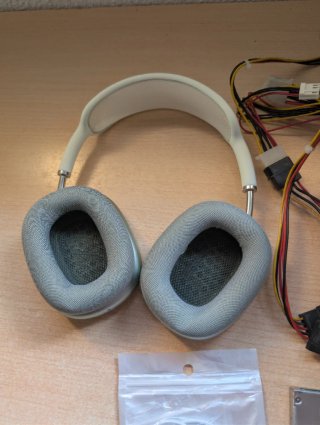 Lote tecnología: Auriculares, Fuente, etc.