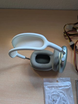 Lote tecnología: Auriculares, Fuente, etc.