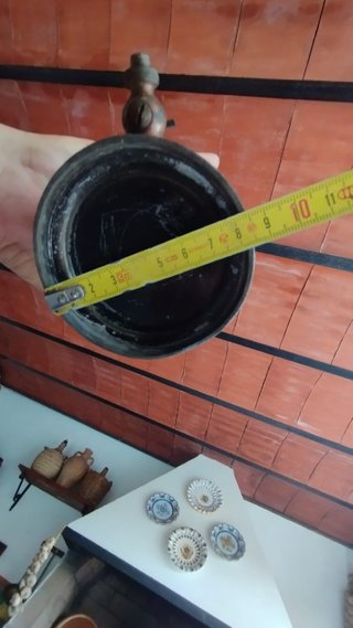 Antigüedad de latón con manivela