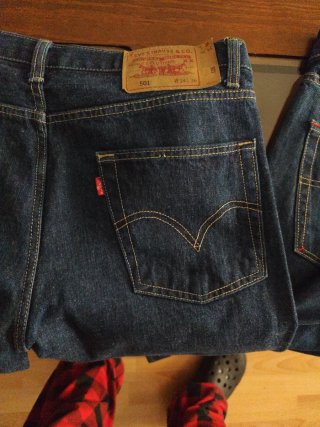 Pantalón Levi's 501 y Tommy