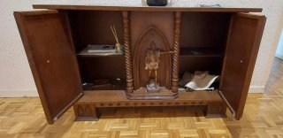 Mueble de entrada de madera tallada