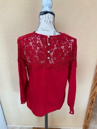 Blusa encaje roja manga larga talla S