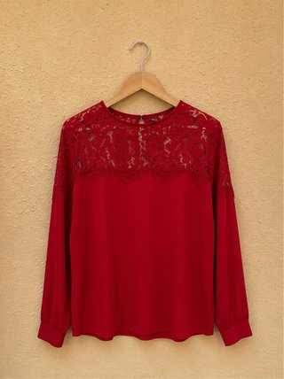Blusa encaje roja manga larga talla S