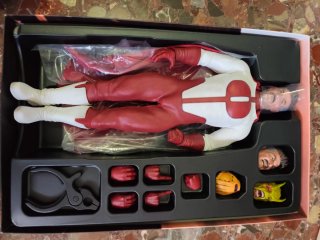 Pack Figuras 1/6 Invencible y Omniman