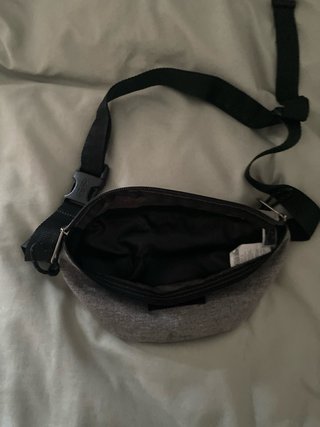 Riñonera Eastpak gris