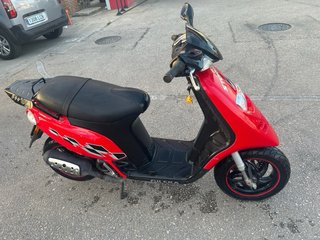Gilera Storm 49cc Scooter Automática Roja