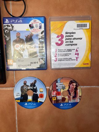 PS4 (PlayStation 4) + Mando + GTA V + UFC 4