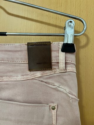 Pantalón rosa Stradivarius