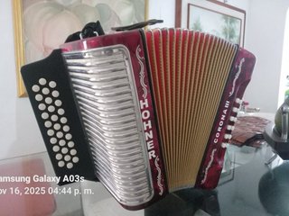 Acordeón Hohner Corona III Rojo