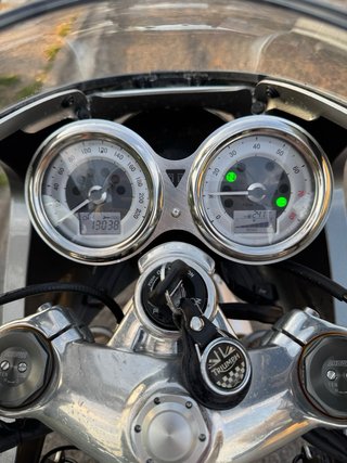 Triumph Thruxton 1200 R