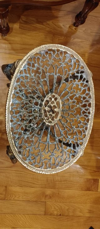 Mesa auxiliar estilo egipcio dorada