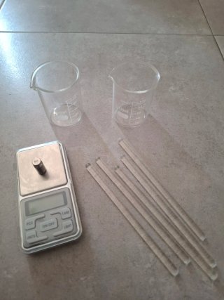 Set 2 vasos de precipitado, báscula, mezcladores