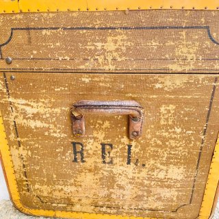 Baúl de viaje vintage madera y metal