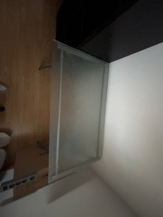 Escritorio de cristal y metal