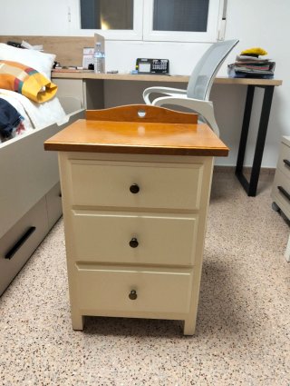 Mesita de noche madera y blanco