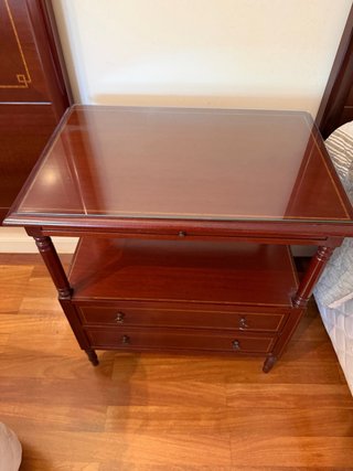 Mesita de noche de madera y cristal