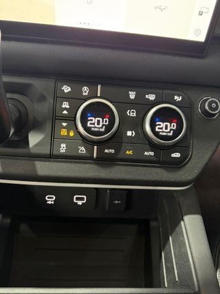 Land Rover Defender 2022