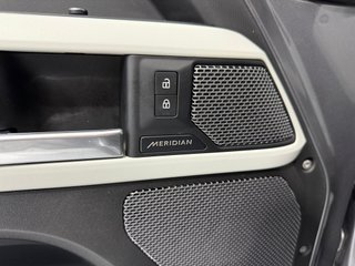 Land Rover Defender 2022