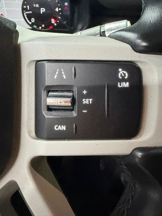 Land Rover Defender 2022