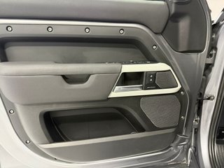 Land Rover Defender 2022