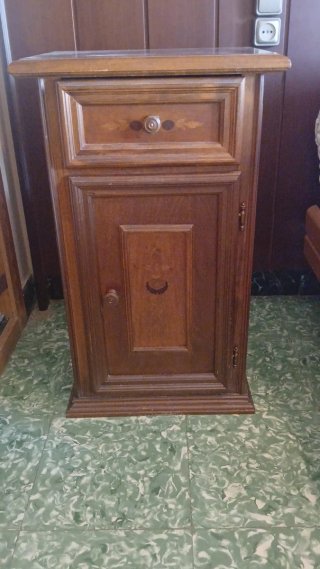 Mesitas de noche de madera maciza
