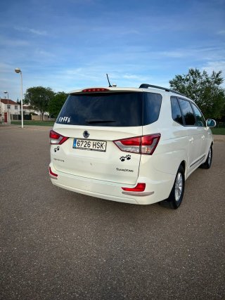 SsangYong rodius 2013