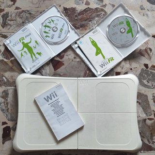 Wii Balance board + 2 giochi Wii Fit