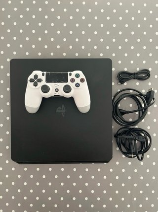 PS4 Slim 500GB + 3 Juegos