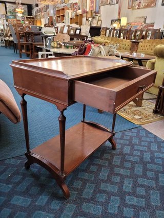 MESA AUXILIAR VICTORIANA