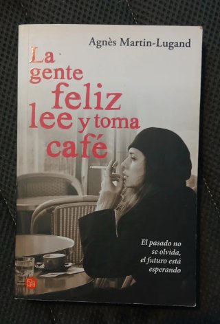 La Gente Feliz Lee Y Toma Café