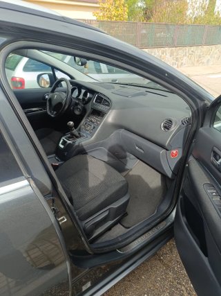 Peugeot 5008 2010