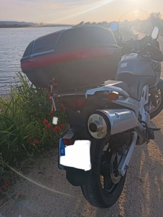 Suzuki DL V-Strom 650 ( limitada en papeles A2)